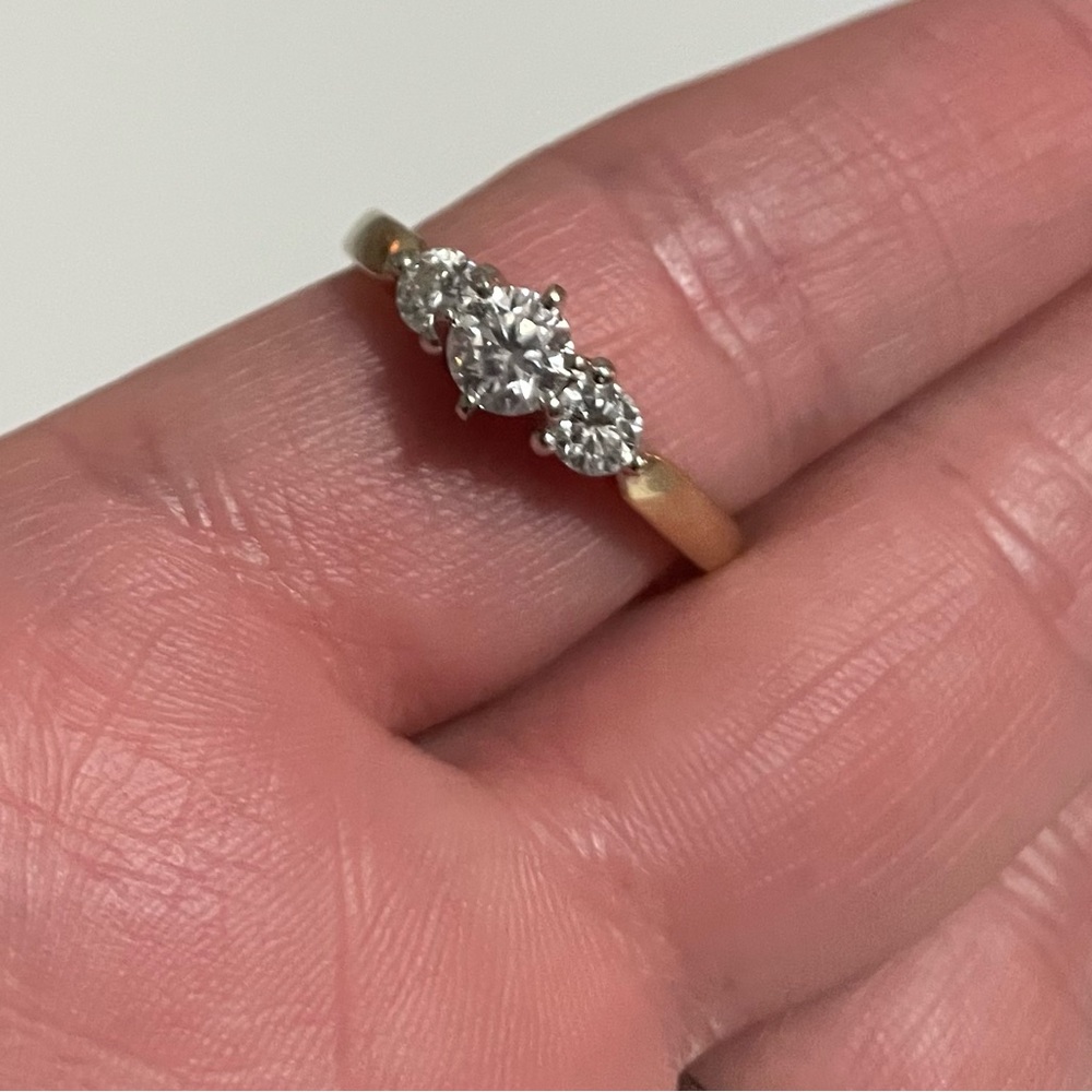 Gold & diamond Ring